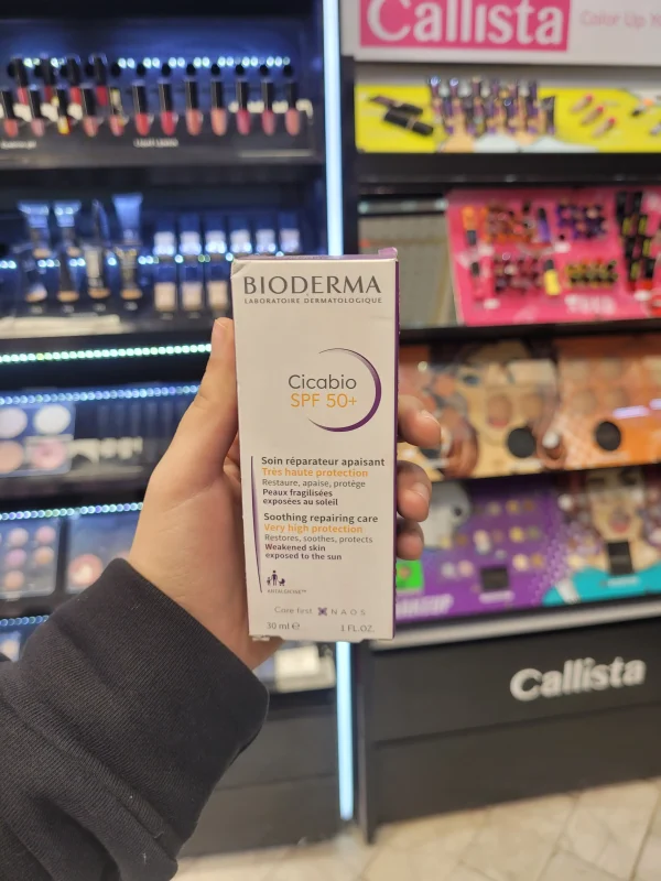 کرم ضدآفتاب بیودرما spf50 محصول کشور فرانسه